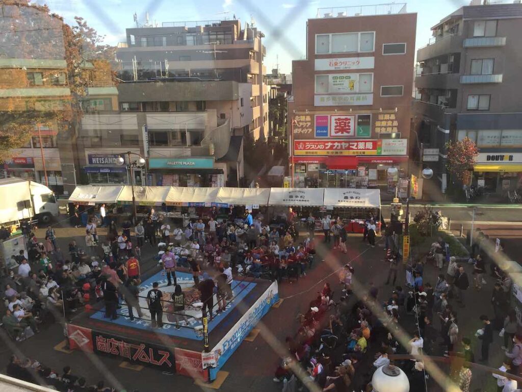 喜多見プロレス駅ホームから